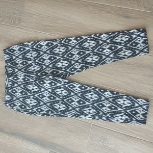 EUC Peter Nygard Sz 8 Black and White Diamond Pattern Ankle Pant